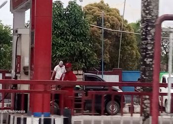 SPBU 6479115 Jalan Ratu Sepudak Terang Terangan Lakukan Pengisian Dalam Jirigen