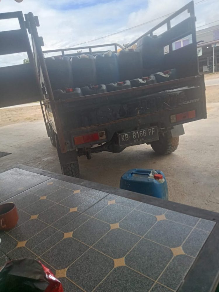 Diduga Kios Simpang Tanjung Jadi Penampung Pertalite Skala Besar