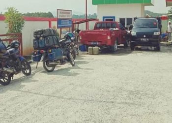 Terpantau Pengisian BBM di SPBU 65.794002 Simpang Tanjung Ke Jerigen