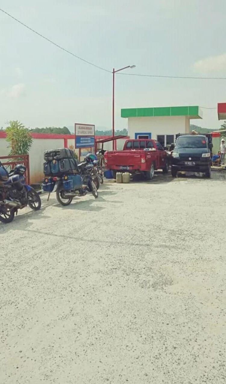 Terpantau Pengisian BBM di SPBU 65.794002 Simpang Tanjung Ke Jerigen