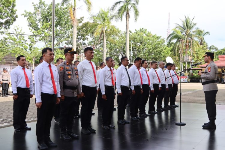 Berprestasi Dalam Ungkap Kasus,Kapolsek Pontianak Utara Bersama Anak Buahnya Diganjar Penghargaan Dari Kapolresta Pontianak