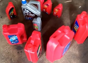 Breaking News : Aparat Gabungan Gerebek Gudang Berisi Ribuan Oli Diduga Palsu di Kubu Raya