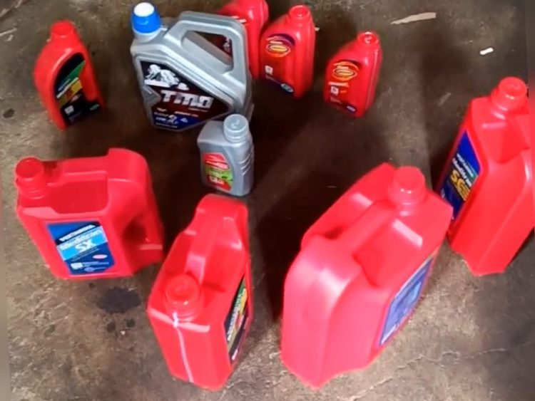 Breaking News : Aparat Gabungan Gerebek Gudang Berisi Ribuan Oli Diduga Palsu di Kubu Raya