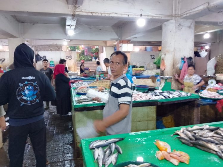 Pasar Sukaramai Ditutup Pagar Besi Para Pedagang Pasar Mengeluh Dan Omset Penjualan Merosot