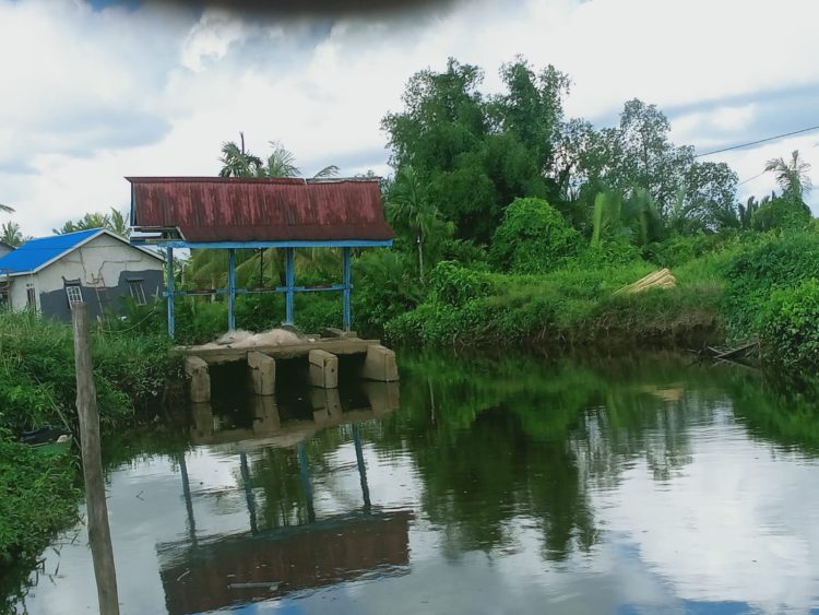 WARGA DAMBAKAN SEGERA PEMBANGUNAN PINTU AIR YANG JEBOL