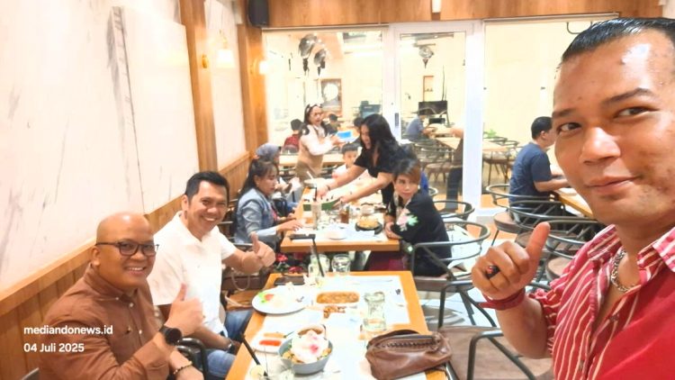 Pimpinan Umum Mediandoews Rayakan Ultah 2 Anaknya Di Dopamine Cafe Dan Resto
