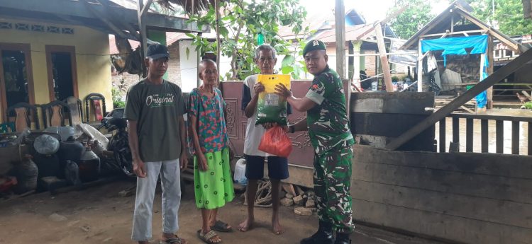 Membawa Harapan Untuk Masyarakat Yonif 122/TS Bagikan Sembako Jum’at Barokah