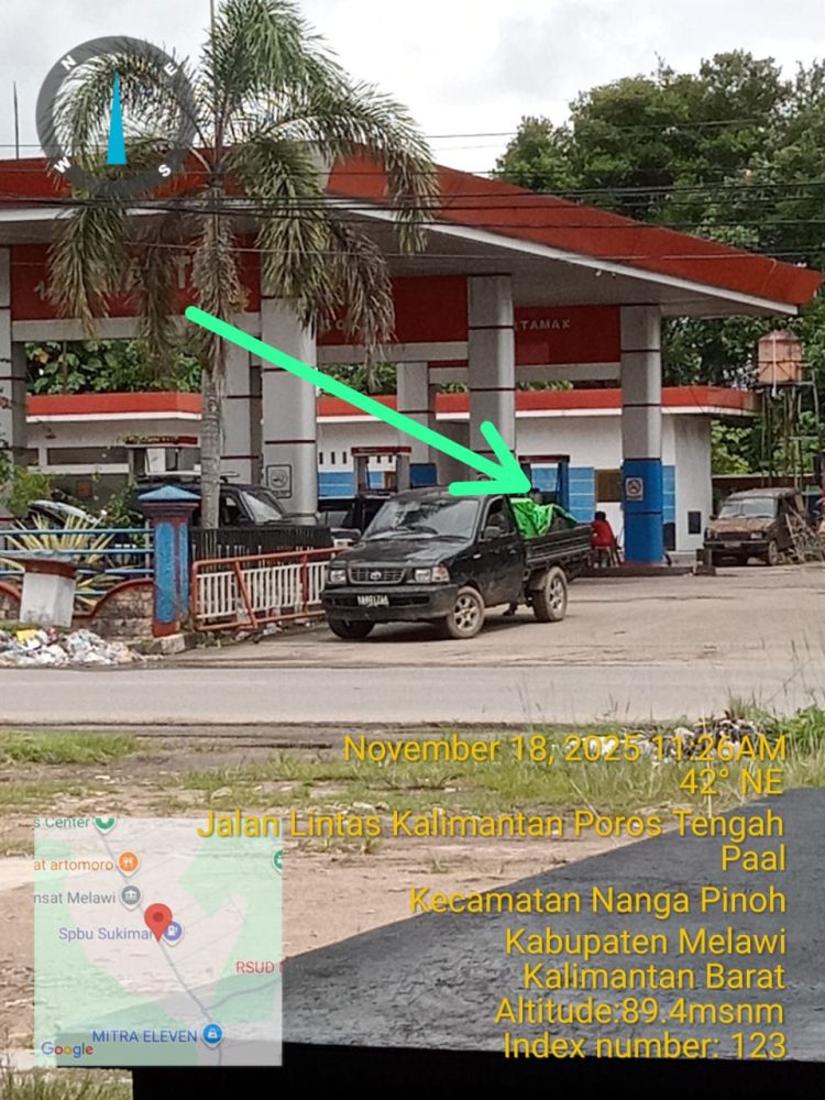 Terciduk Mobil Pick Up Bertutup Terpal Lakukan Pengisian BBM di SPBU, Aktivitas Diduga Langgar Aturan