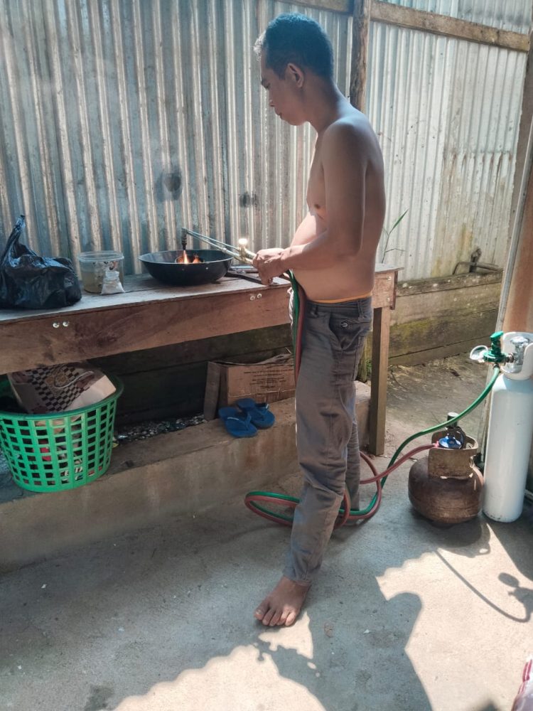 Lapor Pak Kapolda Kalbar: Tangkap Achiau  Diduga Pembeli Emas Ilegal Terbesar di Kecamatan Sejiram, Kabupaten Kapuas Hulu, Kebal Hukum, Kuat Dugaan Dibekingi Oknum, APH Langgar UU dan Peraturan