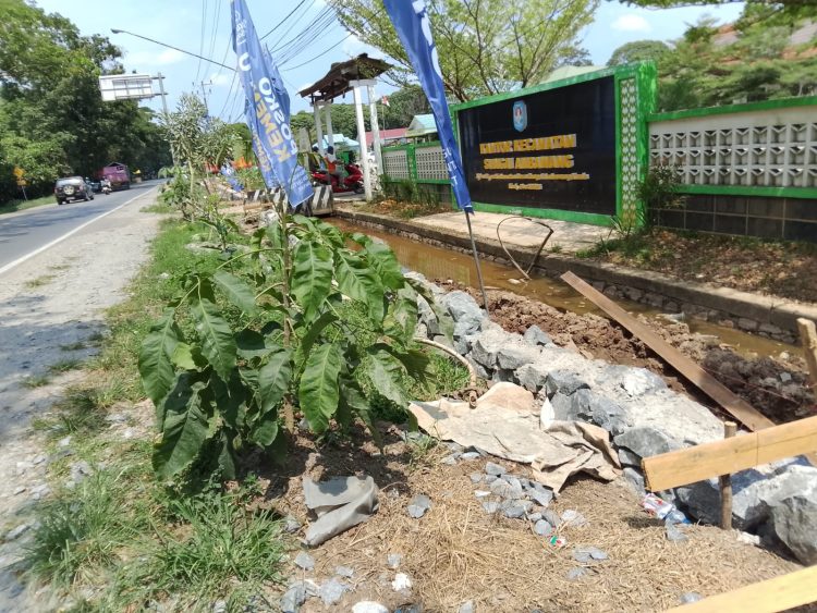 Pekerjaan Drainase Saluran Air Tanpa Papan Plang Informasi, Transparansi Publik Dipertanyakan